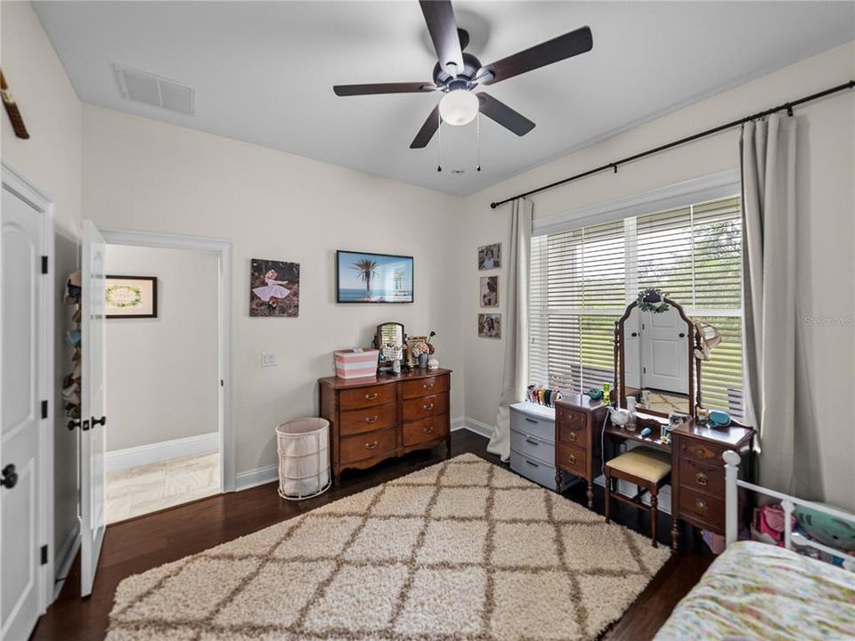 待售: $799,000 (4 贝兹, 2 浴室, 2601 平方英尺)