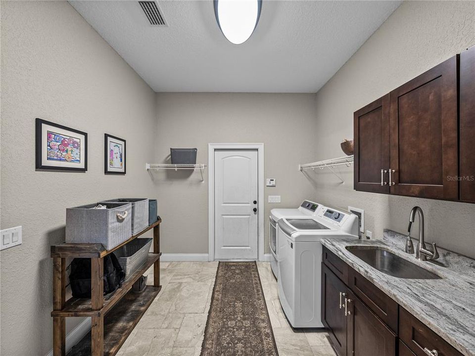 待售: $799,000 (4 贝兹, 2 浴室, 2601 平方英尺)