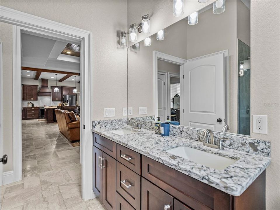 待售: $799,000 (4 贝兹, 2 浴室, 2601 平方英尺)