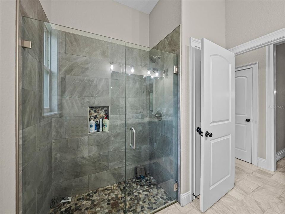 待售: $799,000 (4 贝兹, 2 浴室, 2601 平方英尺)