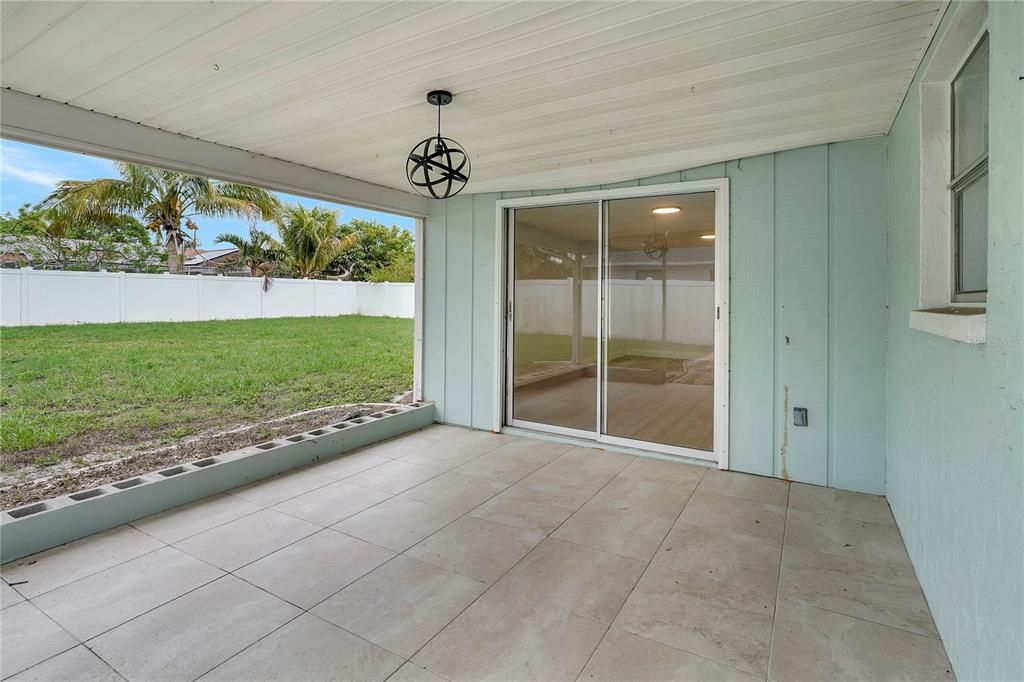 合同活跃: $279,000 (3 贝兹, 2 浴室, 1435 平方英尺)