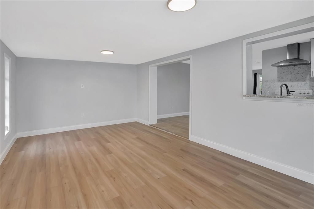 合同活跃: $279,000 (3 贝兹, 2 浴室, 1435 平方英尺)