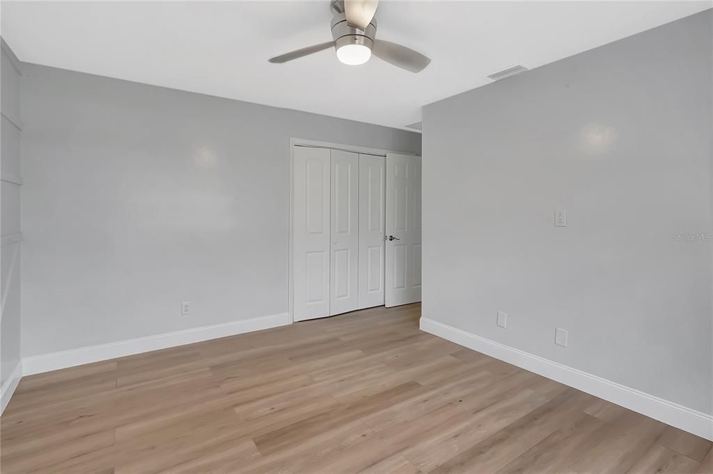 合同活跃: $279,000 (3 贝兹, 2 浴室, 1435 平方英尺)