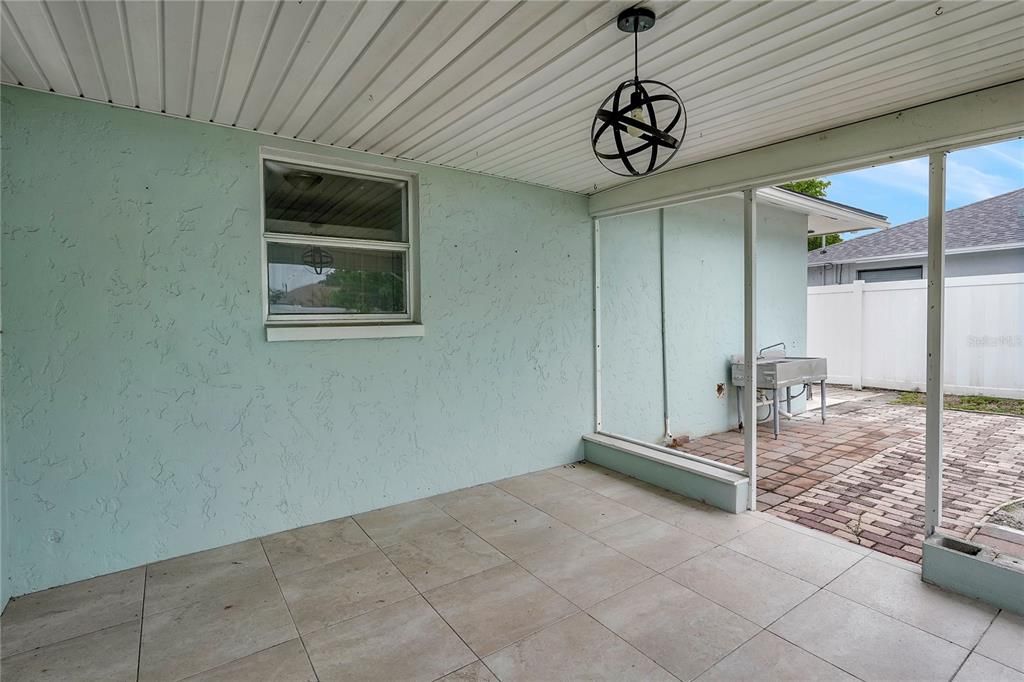 合同活跃: $279,000 (3 贝兹, 2 浴室, 1435 平方英尺)