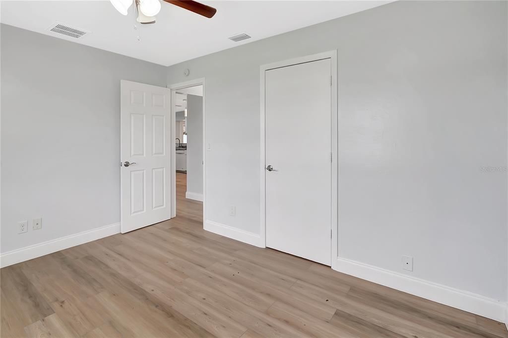 合同活跃: $279,000 (3 贝兹, 2 浴室, 1435 平方英尺)