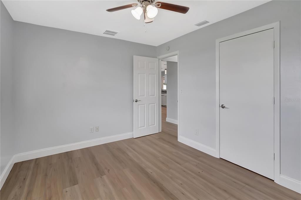 合同活跃: $279,000 (3 贝兹, 2 浴室, 1435 平方英尺)