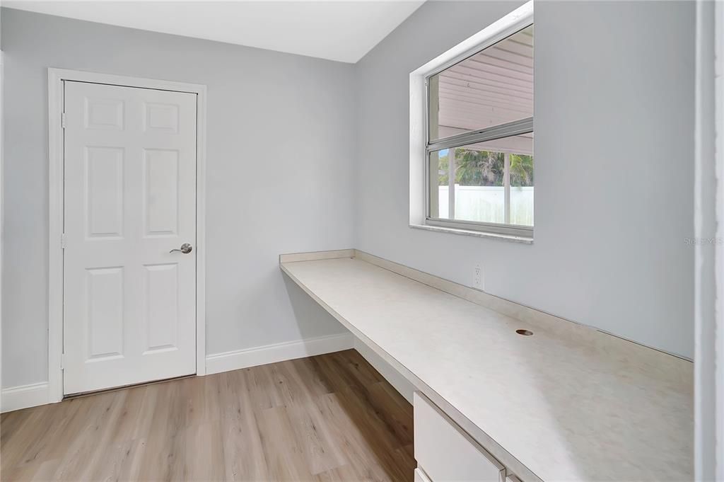 合同活跃: $279,000 (3 贝兹, 2 浴室, 1435 平方英尺)