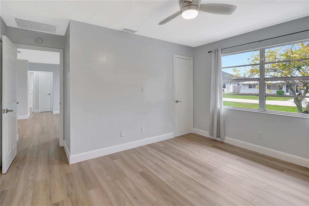 合同活跃: $279,000 (3 贝兹, 2 浴室, 1435 平方英尺)