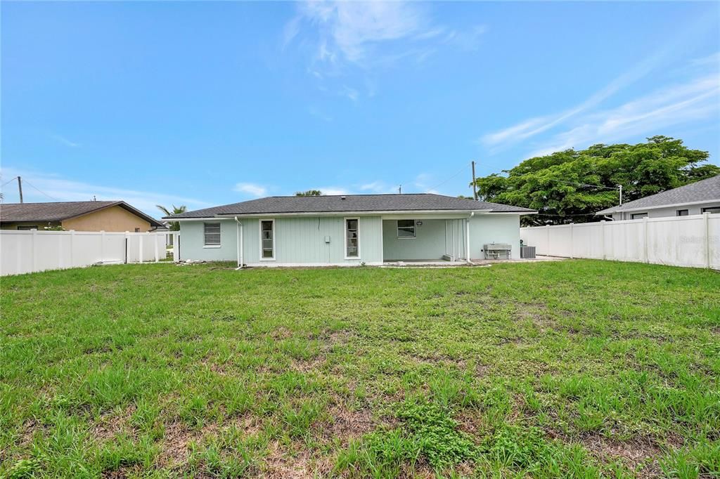 合同活跃: $279,000 (3 贝兹, 2 浴室, 1435 平方英尺)