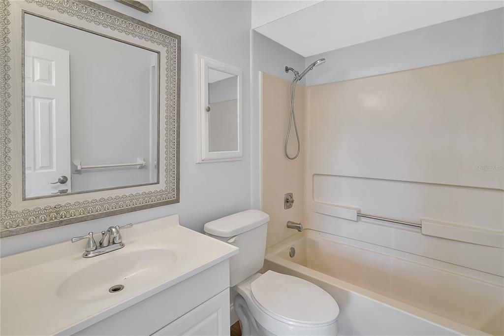 合同活跃: $279,000 (3 贝兹, 2 浴室, 1435 平方英尺)