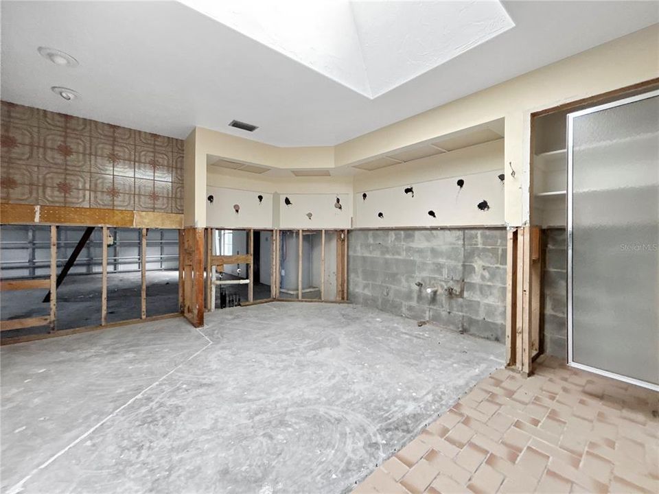 For Sale: $439,900 (3 beds, 2 baths, 2639 Square Feet)