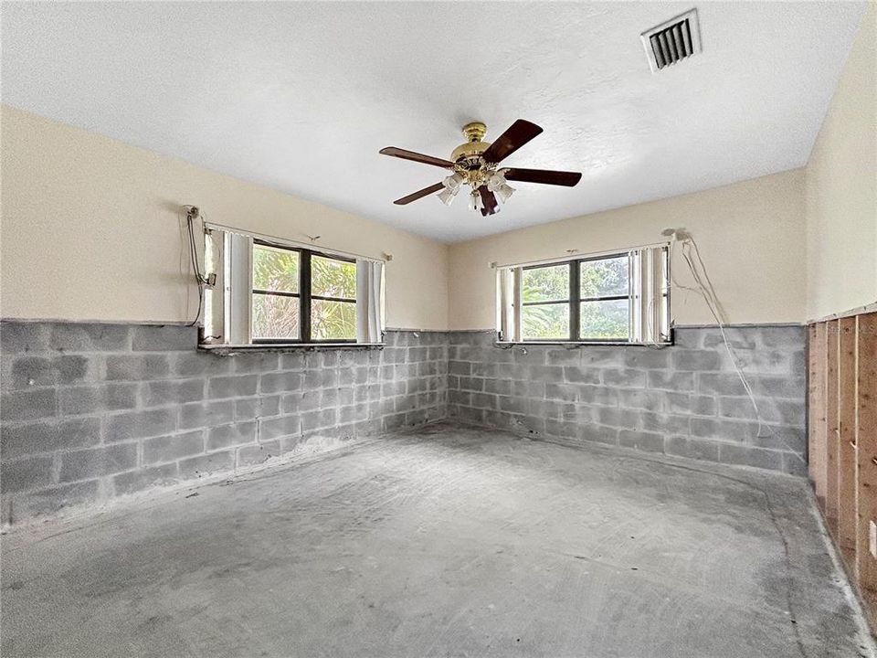 For Sale: $439,900 (3 beds, 2 baths, 2639 Square Feet)