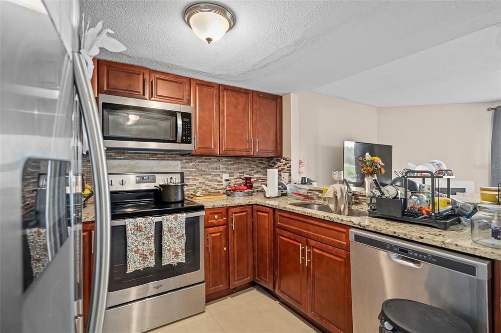 For Sale: $239,500 (2 beds, 2 baths, 1217 Square Feet)
