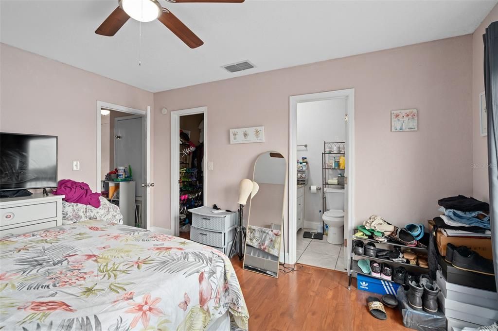 For Sale: $239,500 (2 beds, 2 baths, 1217 Square Feet)