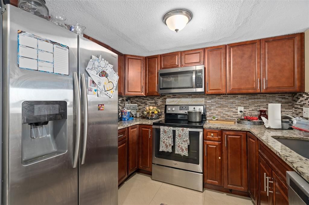 For Sale: $239,500 (2 beds, 2 baths, 1217 Square Feet)