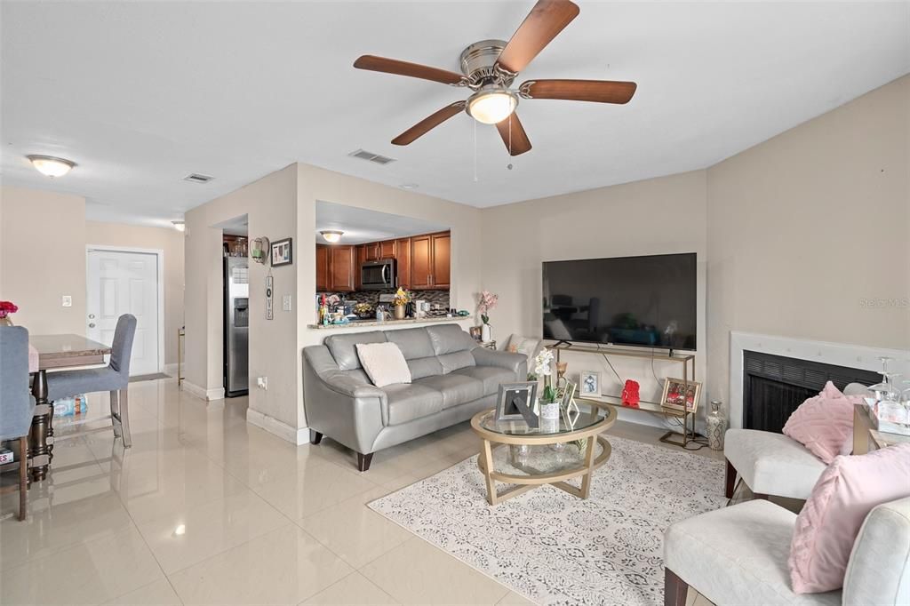 For Sale: $239,500 (2 beds, 2 baths, 1217 Square Feet)