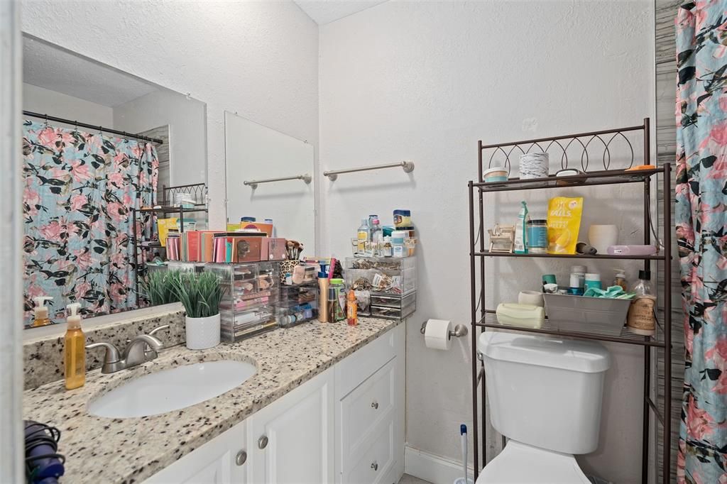 For Sale: $239,500 (2 beds, 2 baths, 1217 Square Feet)