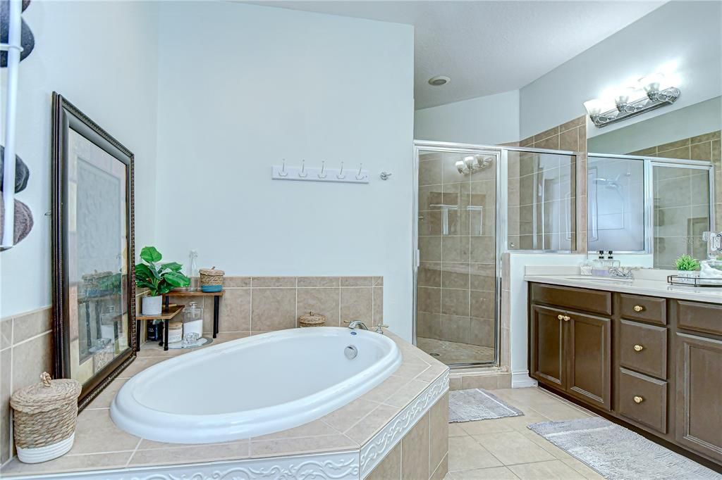 For Sale: $514,900 (3 beds, 2 baths, 2538 Square Feet)