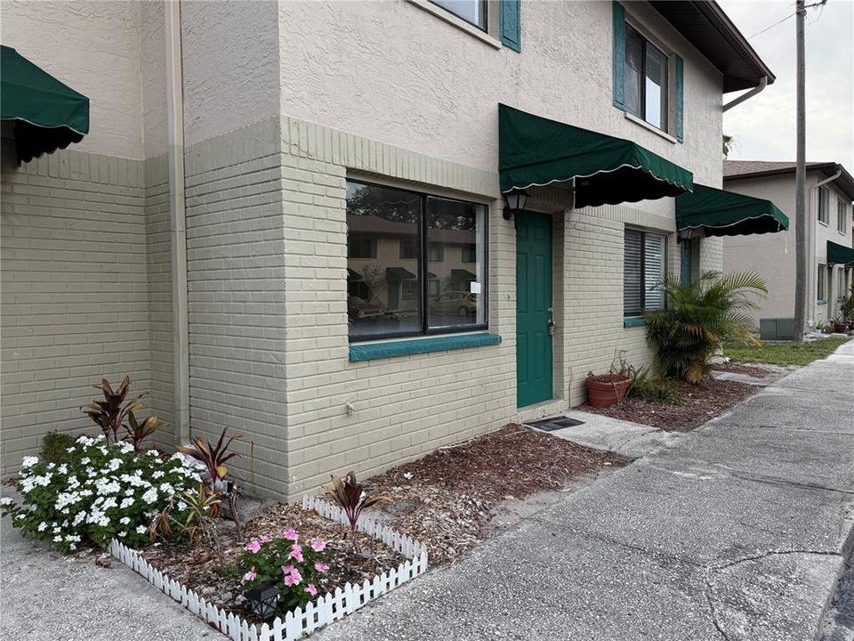 最近售出: $115,000 (2 贝兹, 2 浴室, 1000 平方英尺)