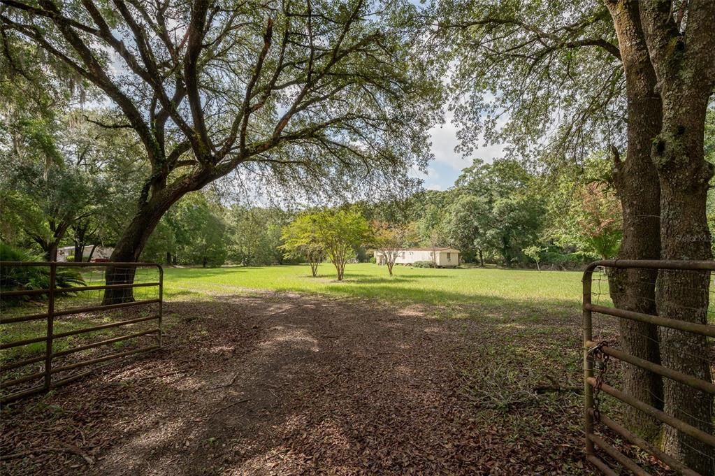 最近售出: $110,000 (3 贝兹, 1 浴室, 924 平方英尺)