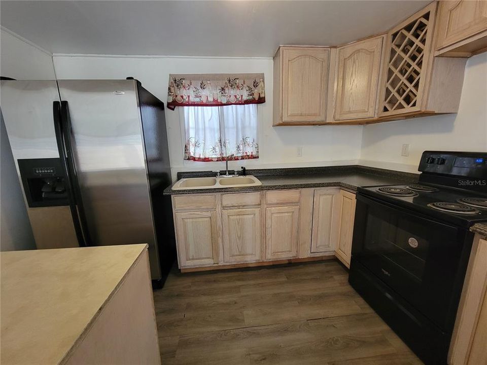 For Rent: $1,150 (2 beds, 1 baths, 860 Square Feet)