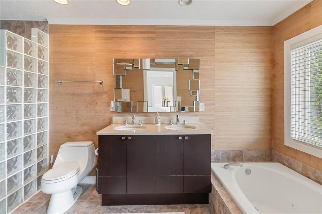 For Sale: $1,595,000 (4 beds, 3 baths, 2498 Square Feet)