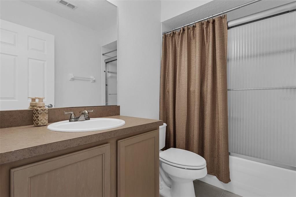 En Venta: $719,000 (4 camas, 3 baños, 2516 Pies cuadrados)