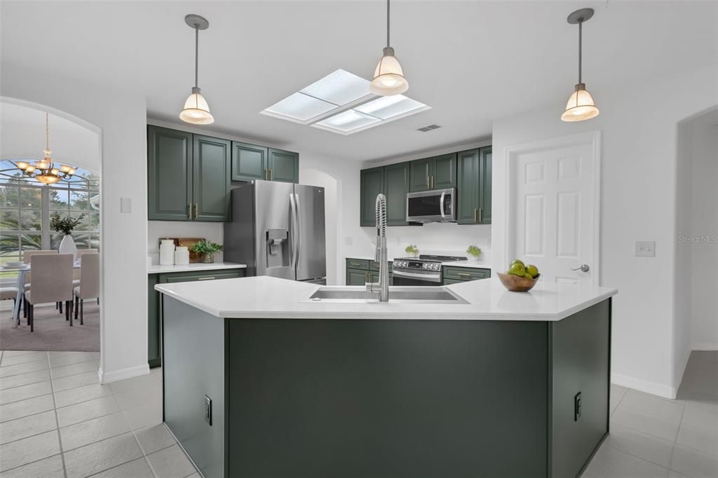 En Venta: $719,000 (4 camas, 3 baños, 2516 Pies cuadrados)