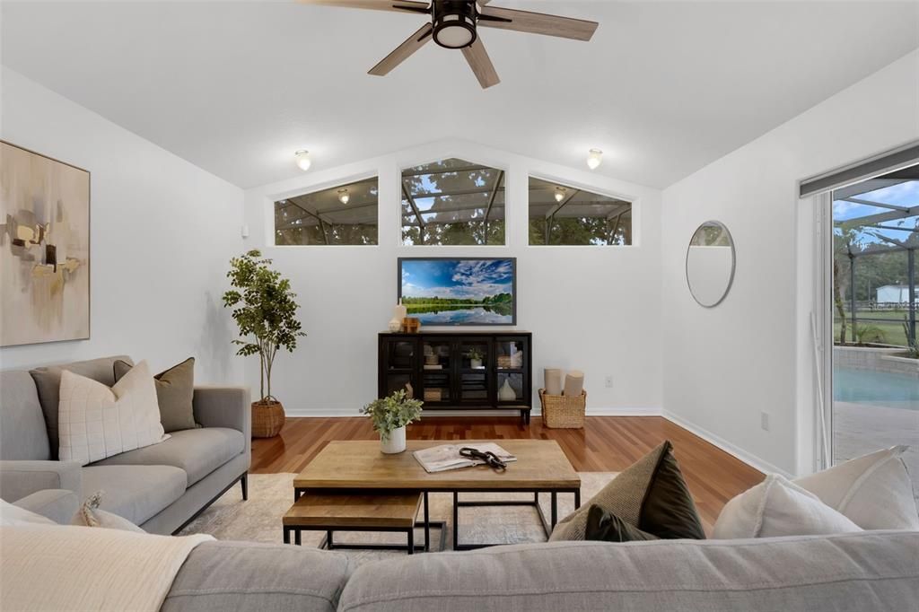 En Venta: $719,000 (4 camas, 3 baños, 2516 Pies cuadrados)