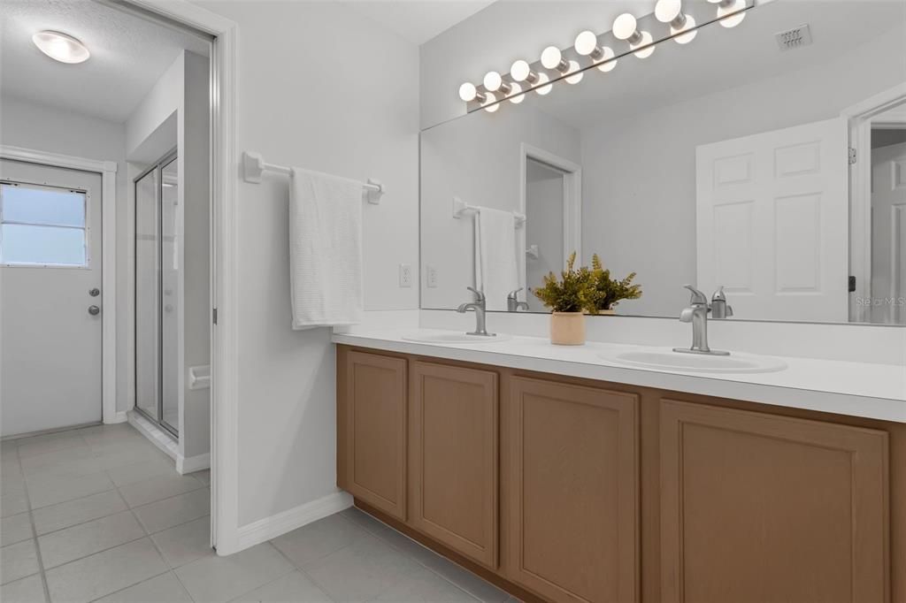 En Venta: $719,000 (4 camas, 3 baños, 2516 Pies cuadrados)