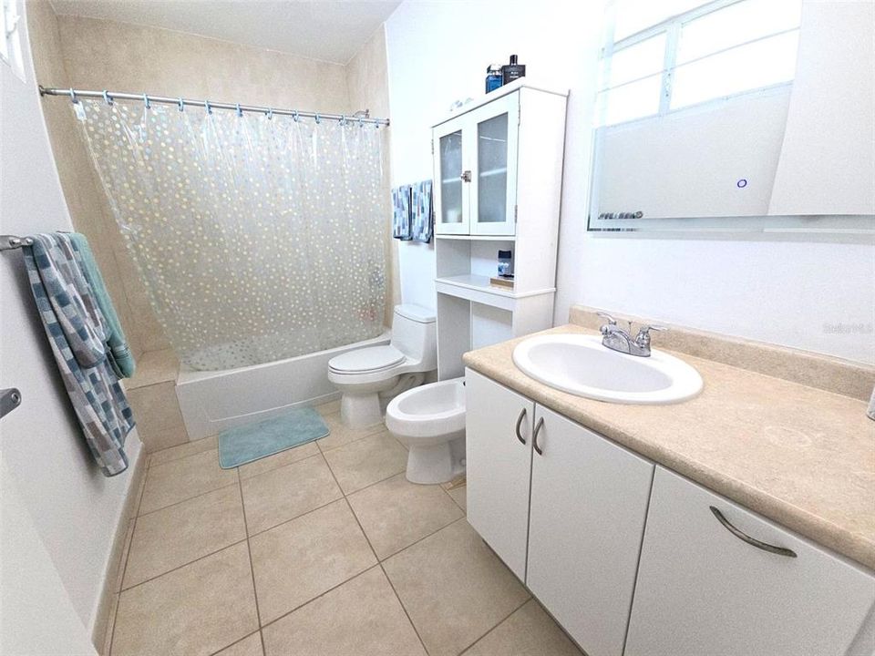 For Sale: $389,000 (4 beds, 3 baths, 1640 Square Feet)