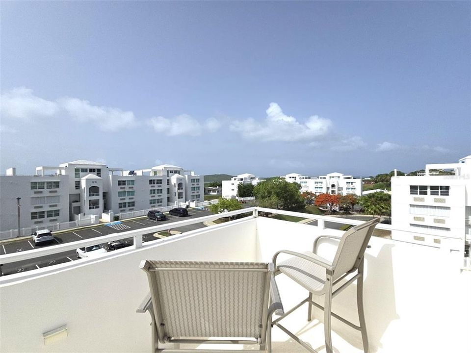 For Sale: $389,000 (4 beds, 3 baths, 1640 Square Feet)