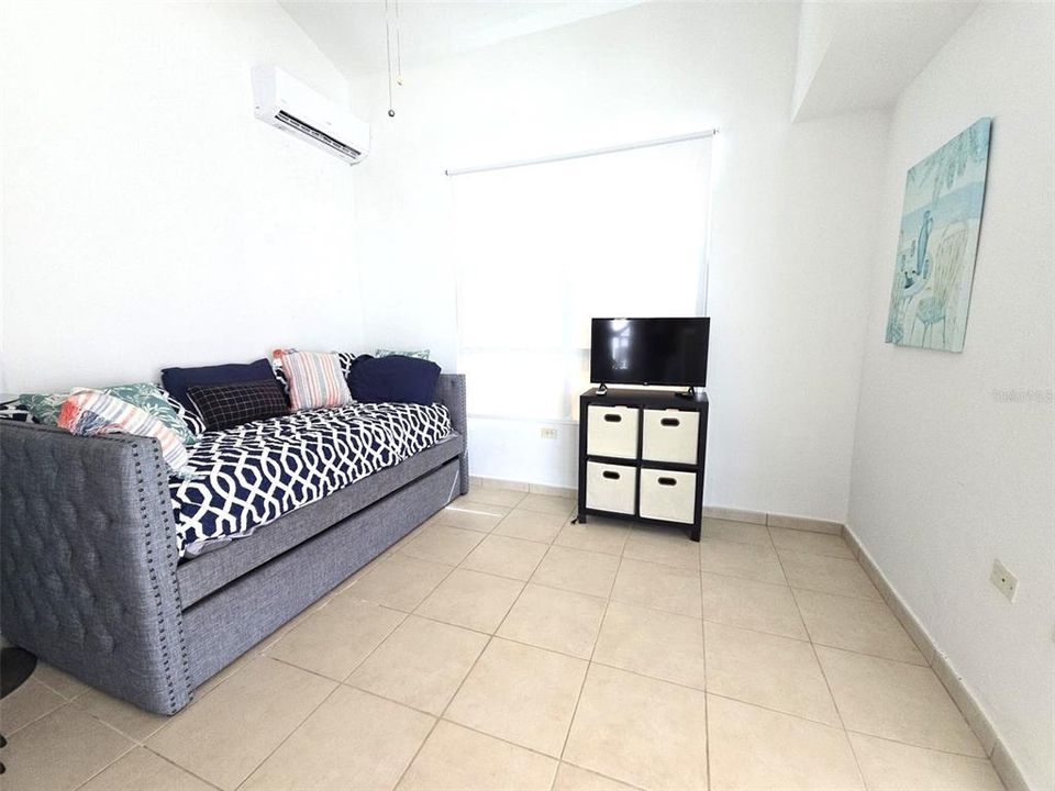 For Sale: $389,000 (4 beds, 3 baths, 1640 Square Feet)