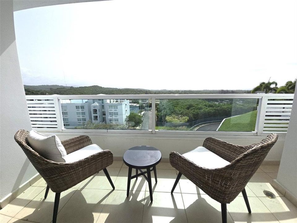 For Sale: $389,000 (4 beds, 3 baths, 1640 Square Feet)