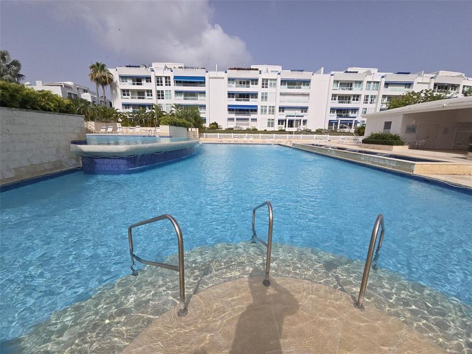 For Sale: $389,000 (4 beds, 3 baths, 1640 Square Feet)