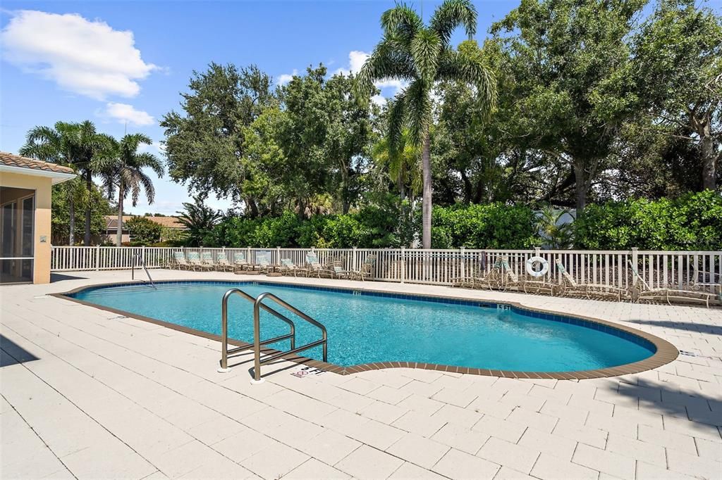 合同活跃: $789,000 (3 贝兹, 3 浴室, 1935 平方英尺)