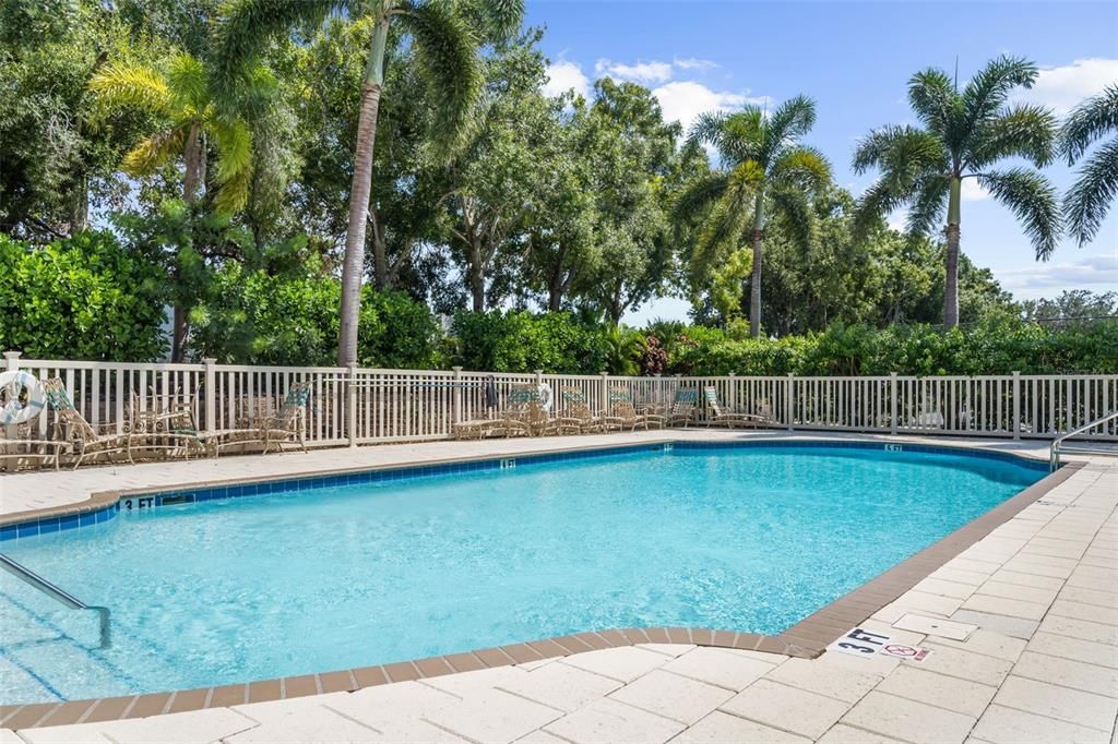 合同活跃: $789,000 (3 贝兹, 3 浴室, 1935 平方英尺)