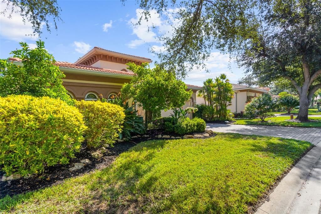 合同活跃: $789,000 (3 贝兹, 3 浴室, 1935 平方英尺)