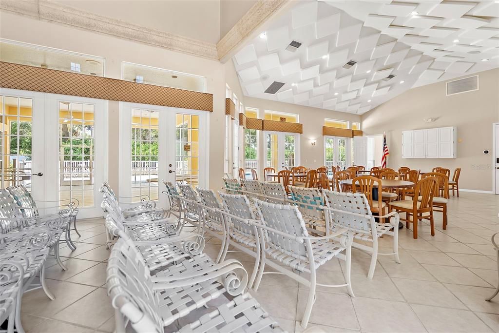 合同活跃: $789,000 (3 贝兹, 3 浴室, 1935 平方英尺)