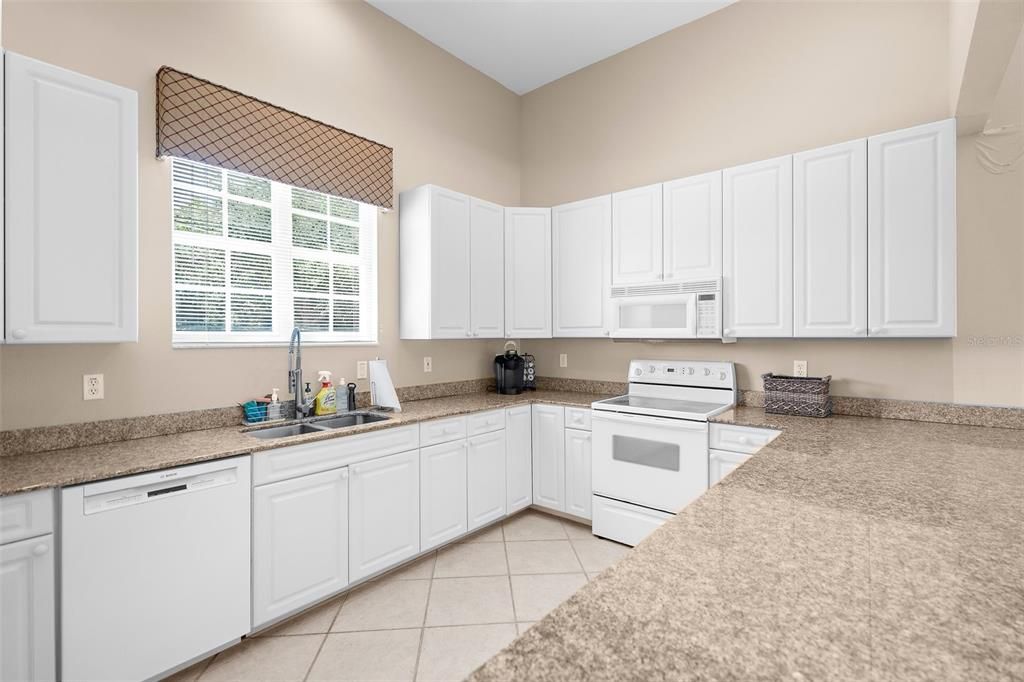 合同活跃: $789,000 (3 贝兹, 3 浴室, 1935 平方英尺)