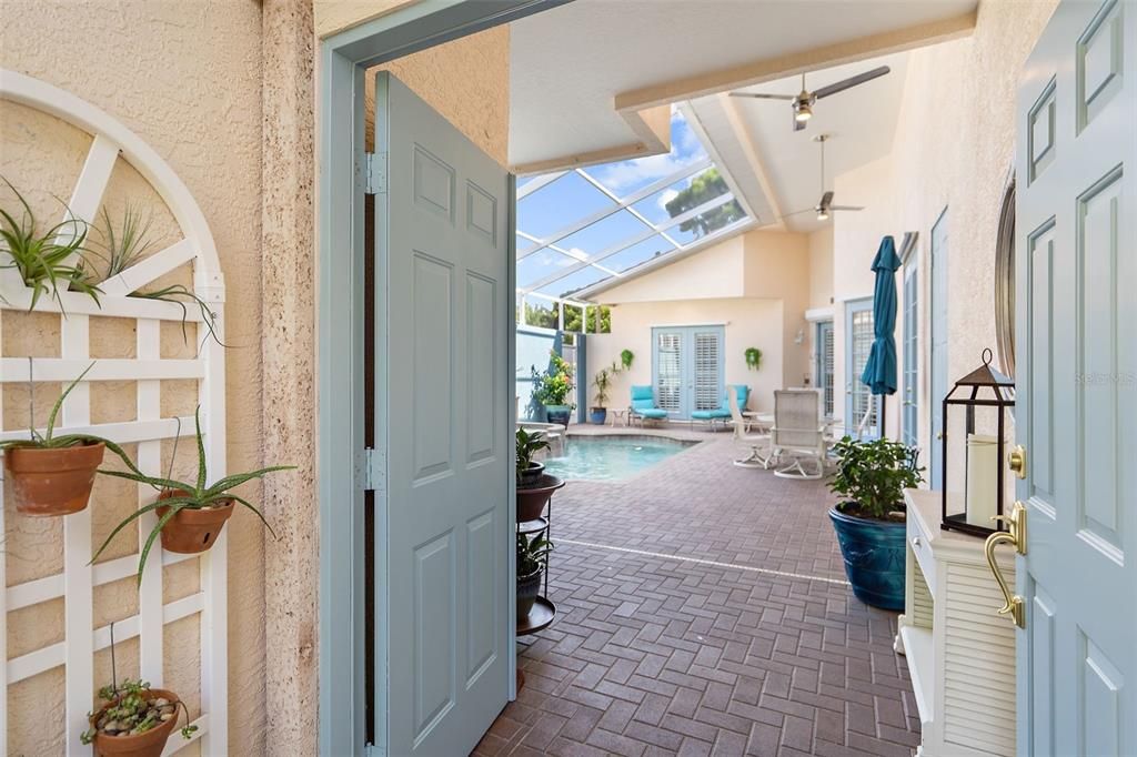 合同活跃: $789,000 (3 贝兹, 3 浴室, 1935 平方英尺)