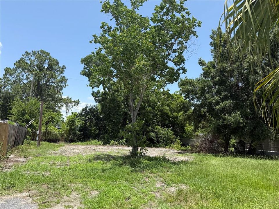 待售: $100,000 (0.22 acres)