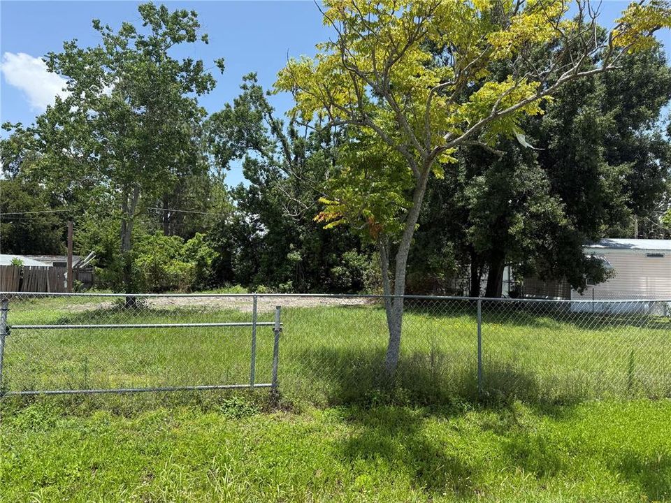 待售: $100,000 (0.22 acres)