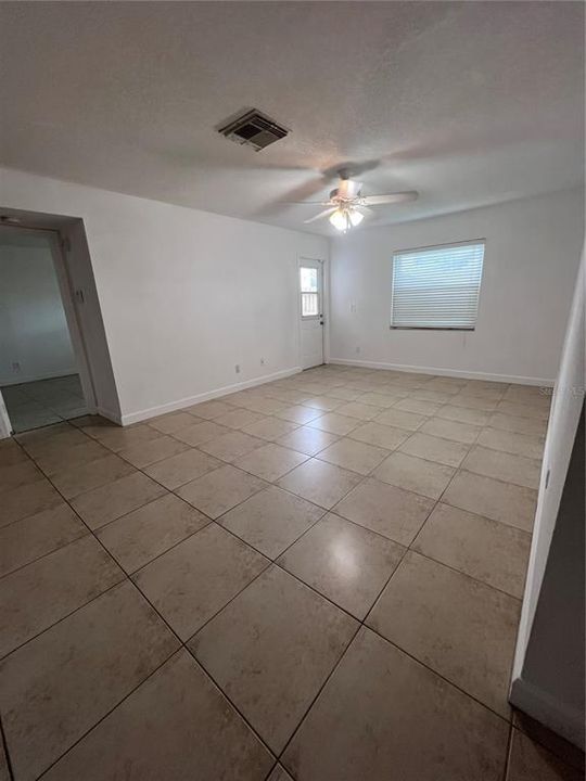 На продажу: $170,000 (3 спален, 2 ванн, 1175 Квадратных фут)