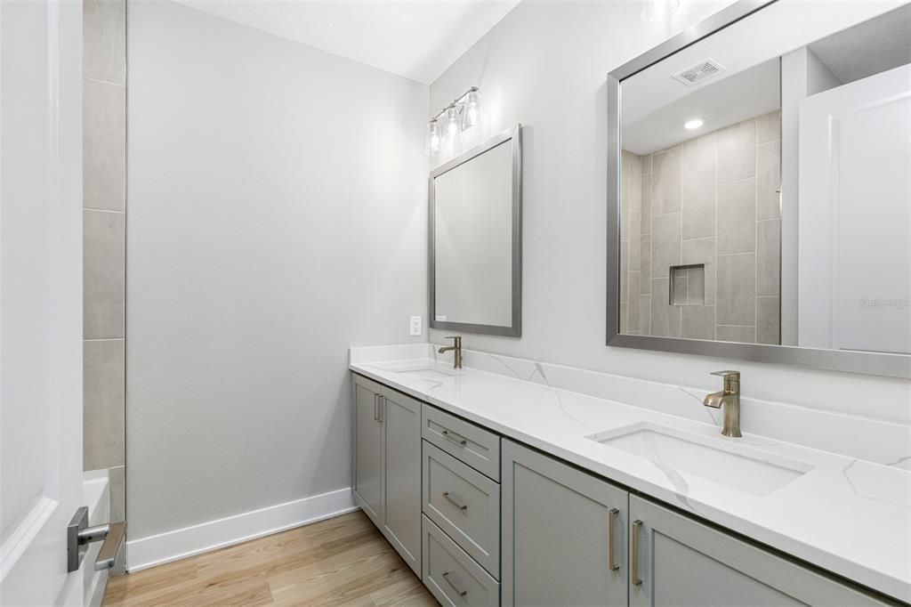 En Venta: $589,900 (4 camas, 3 baños, 2532 Pies cuadrados)