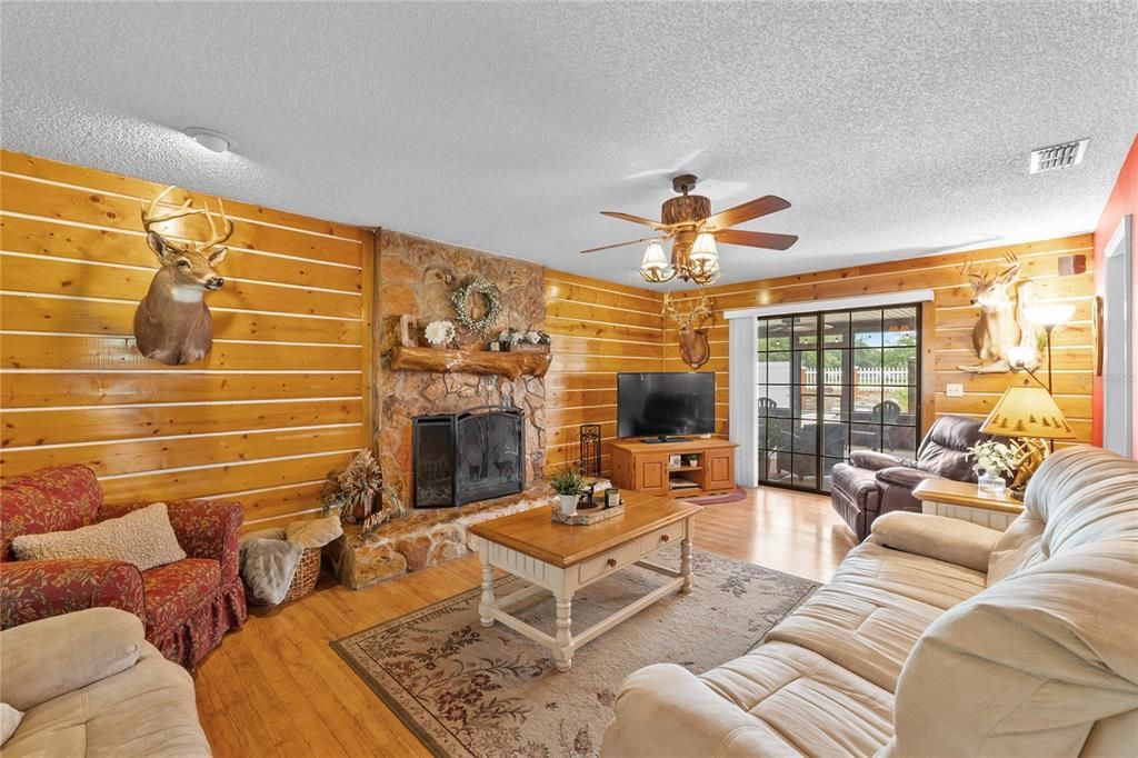 待售: $699,999 (3 贝兹, 2 浴室, 2010 平方英尺)