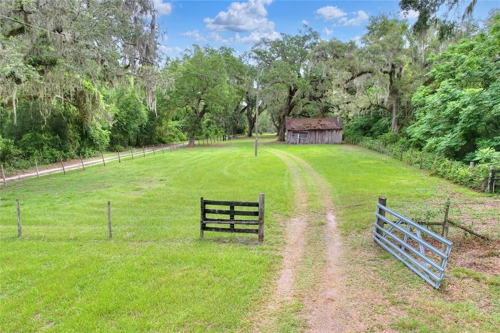 待售: $399,900 (13.41 acres)