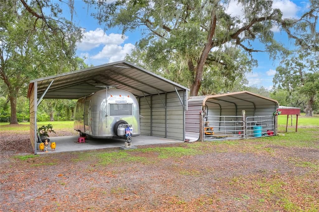 待售: $399,900 (13.41 acres)