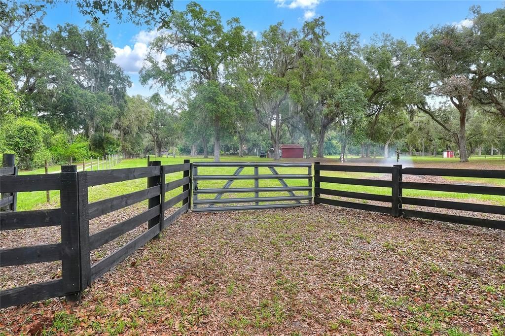 待售: $399,900 (13.41 acres)