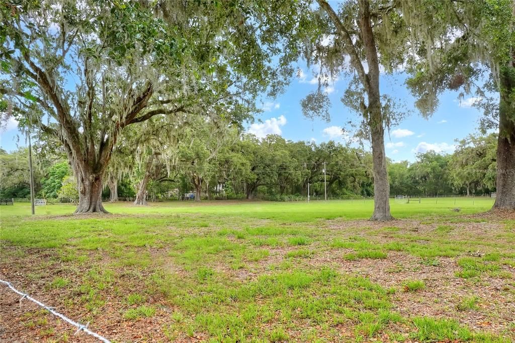 待售: $399,900 (13.41 acres)